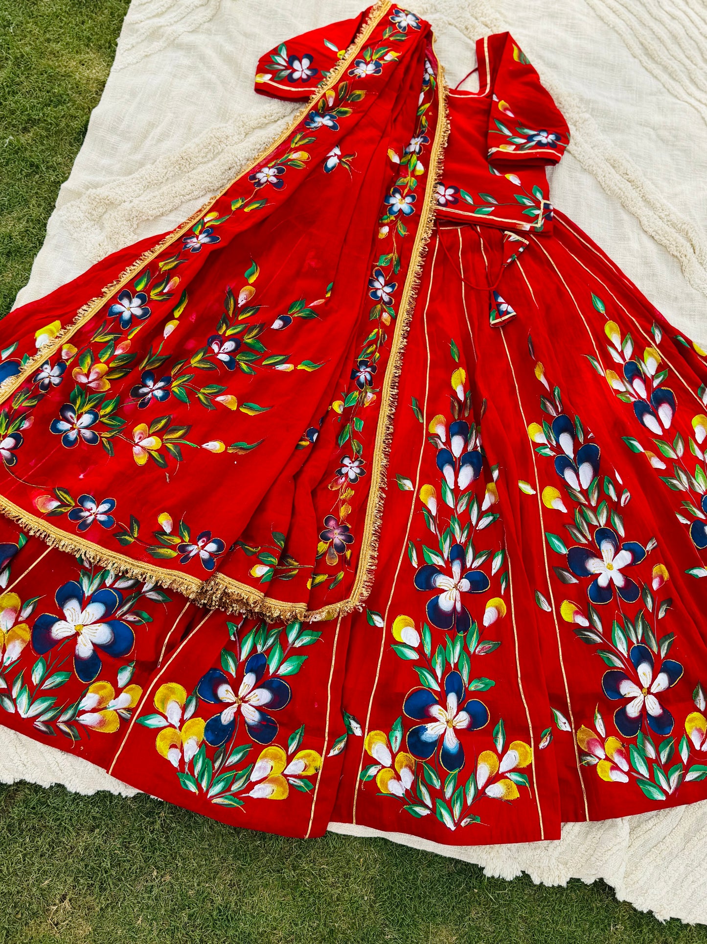 Laal Phool Lehanga