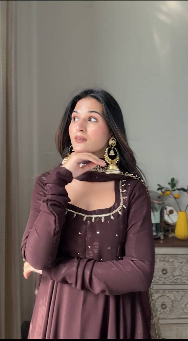 Brown e Noor Anarkali