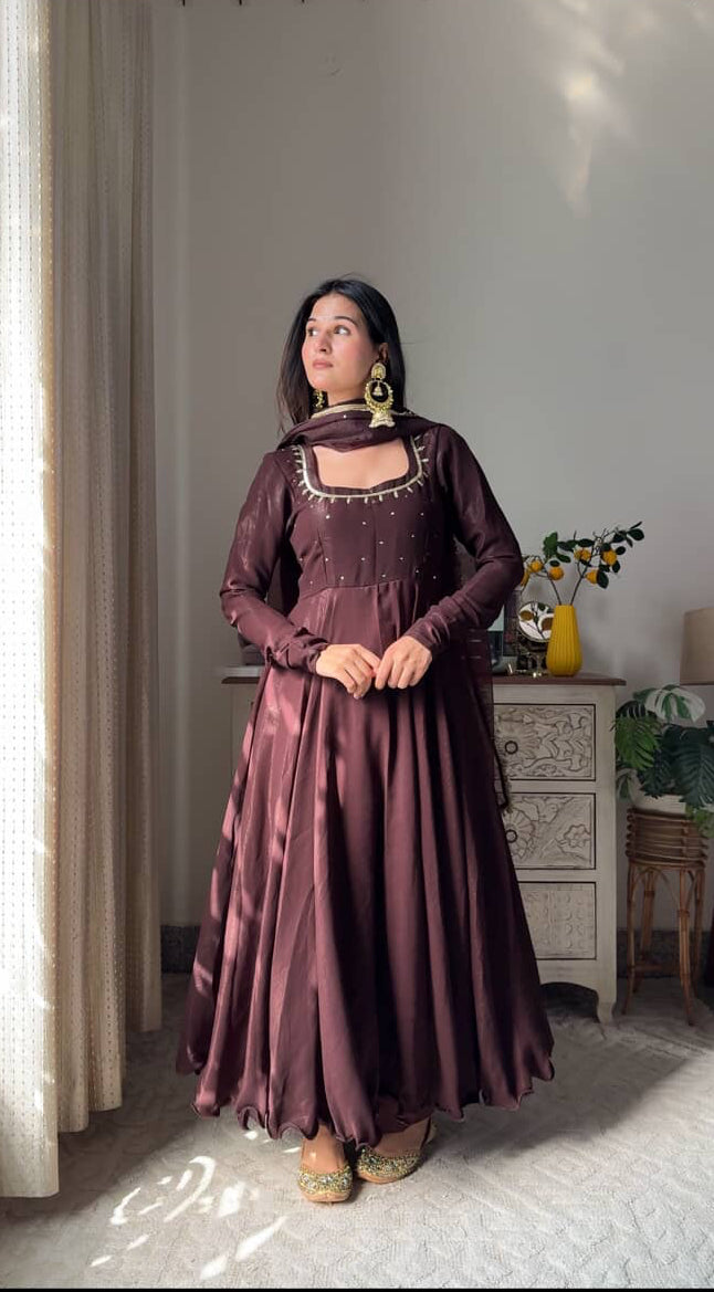 Brown e Noor Anarkali