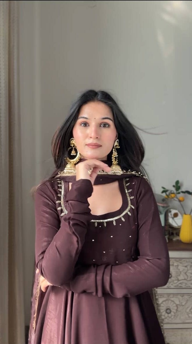 Brown e Noor Anarkali